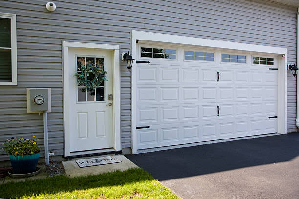 24/7 Emergency Garage Door Panel Replacement experts in Brooklyn, OH